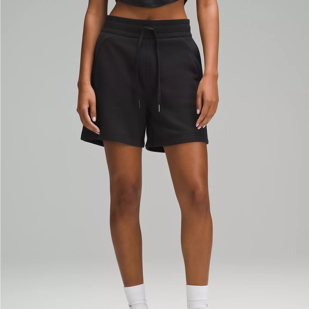 Lululemon Scuba High Rise 5” Shorts